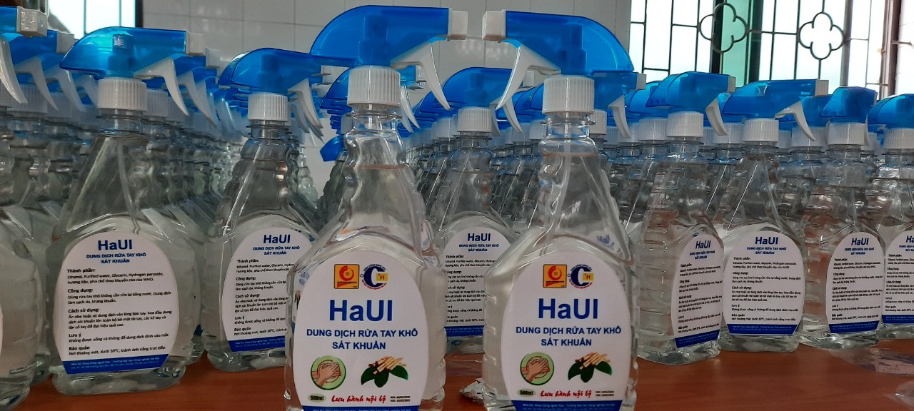Khoa Công nghệ Hóa - Đại học Công nghiệp Hà Nội tiếp tục sản xuất nước rửa tay khô vì sức khỏe cộng đồng
