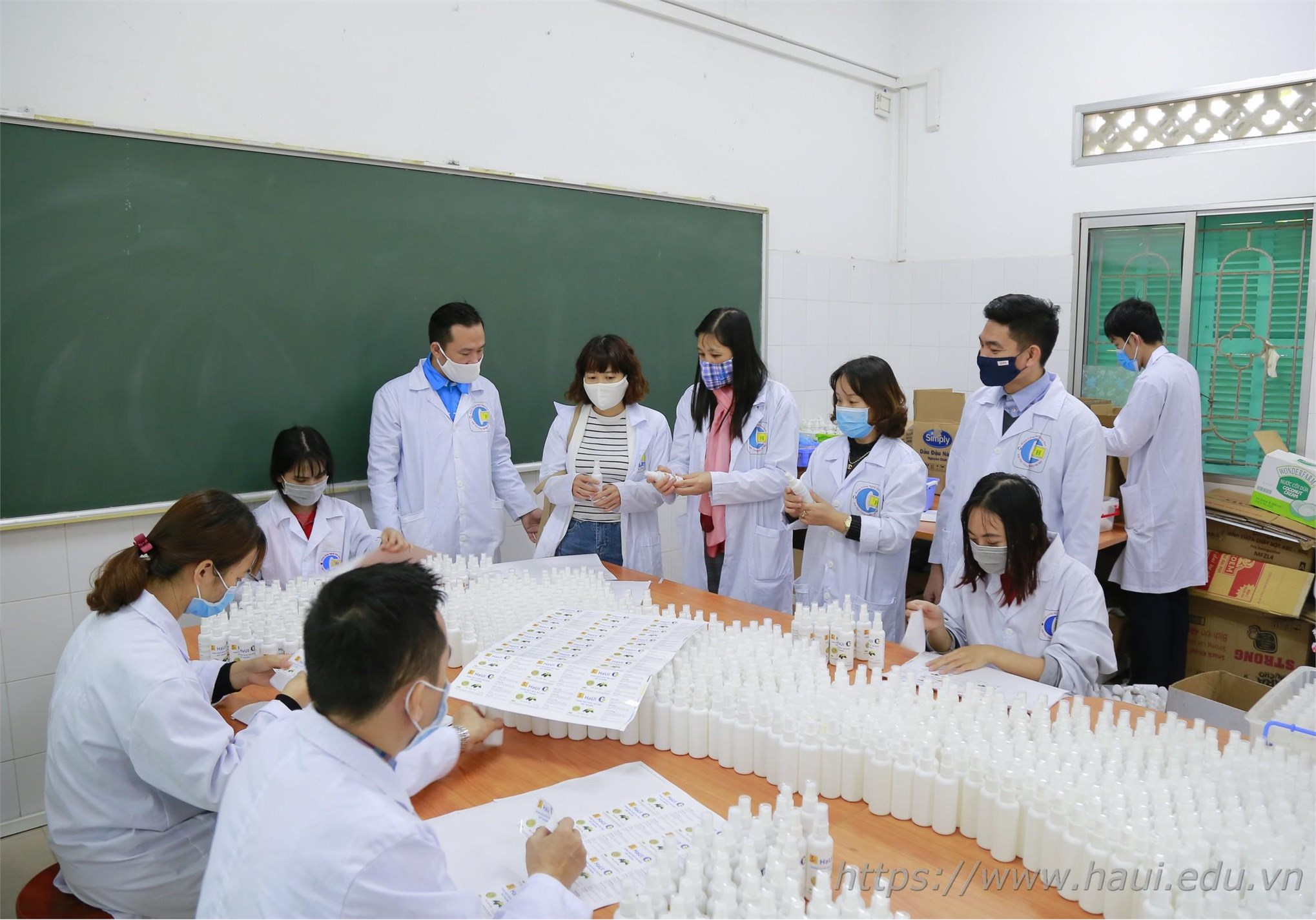 BCH Công đoàn Trường Đại học Công nghiệp Hà Nội thăm và làm việc với Công đoàn Khoa Công nghệ Hóa