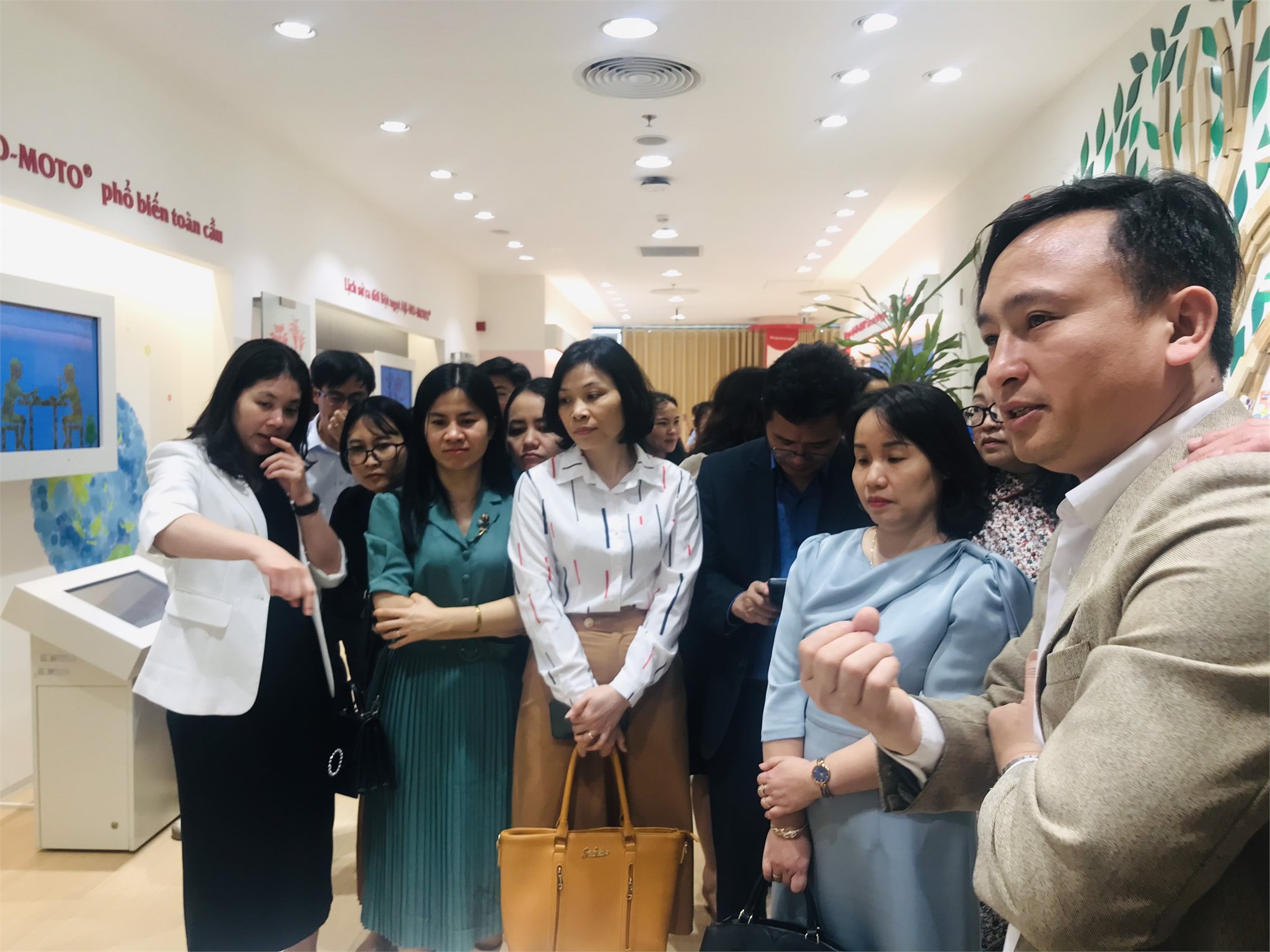 Giảng viên Khoa Công nghệ Hóa thăm quan và trao đổi kiến thức tại Công ty Ajinomoto Việt Nam