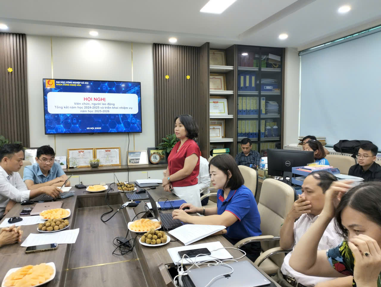 Hội nghị Viên chức, người lao động, tổng kết năm học 2024-2025 và triển khai nhiệm vụ năm học 2025-2026 Khoa Công nghệ Hóa