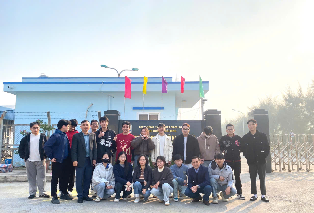 SINH VIÊN KỸ THUẬT HÓA DẦU THỰC TẬP, TRẢI NGHIỆM TẠI DOANH NGHIỆP ĐẦU KHÍ
