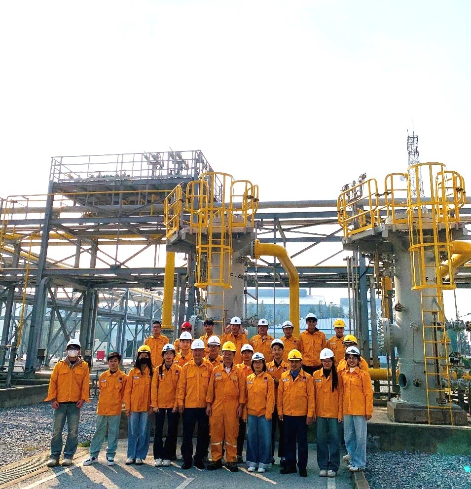 SINH VIÊN KỸ THUẬT HÓA DẦU THỰC TẬP, TRẢI NGHIỆM TẠI DOANH NGHIỆP ĐẦU KHÍ