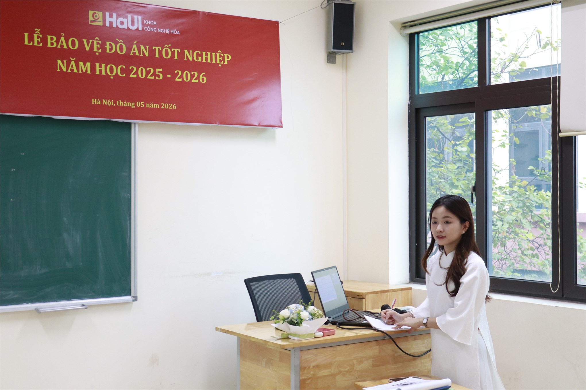 LỄ BẢO VỆ KHÓA LUẬN TỐT NGHIỆP CỦA SINH VIÊN NGÀNH CÔNG NGHỆ KỸ THUẬT HÓA HỌC