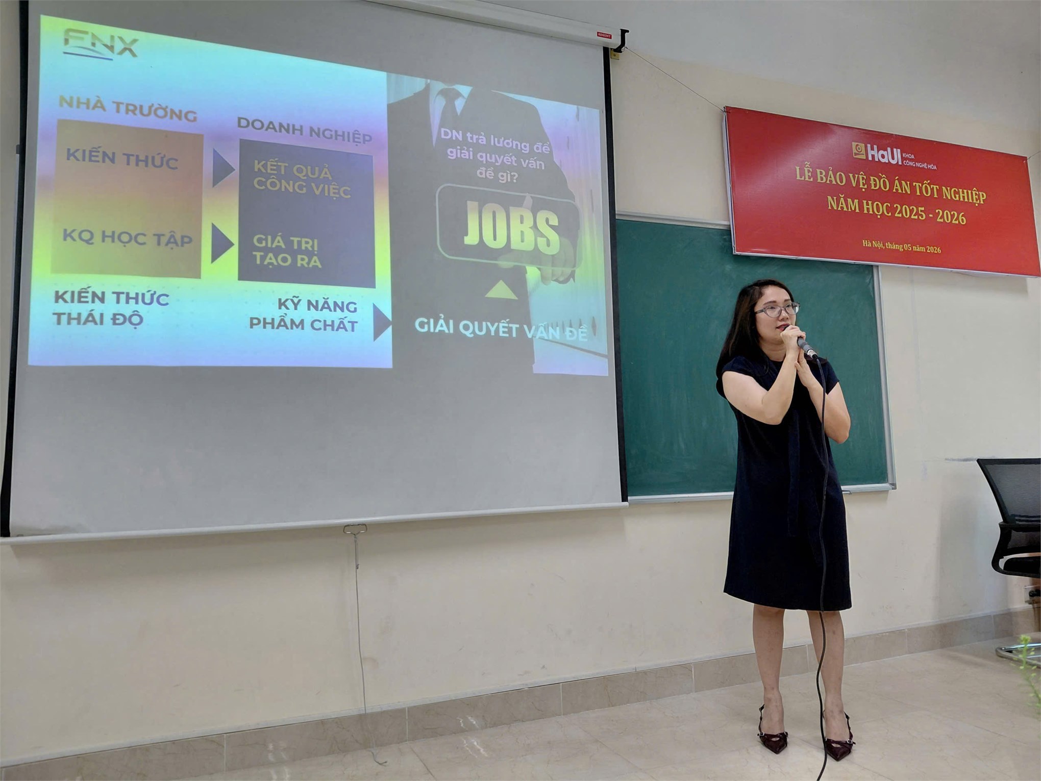 LỄ BẢO VỆ KHÓA LUẬN TỐT NGHIỆP CỦA SINH VIÊN NGÀNH CÔNG NGHỆ KỸ THUẬT HÓA HỌC