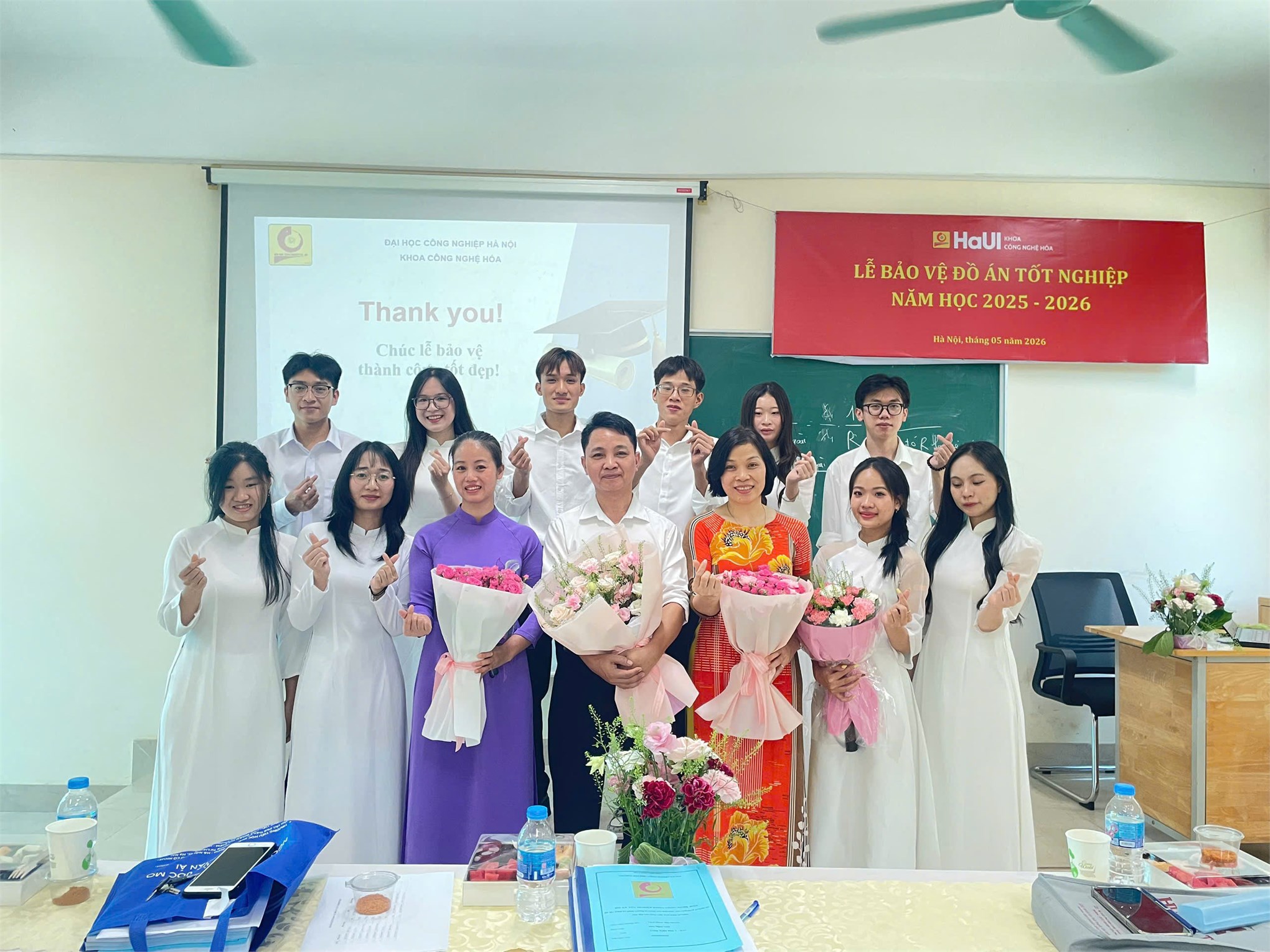 LỄ BẢO VỆ KHÓA LUẬN TỐT NGHIỆP CỦA SINH VIÊN NGÀNH CÔNG NGHỆ KỸ THUẬT HÓA HỌC