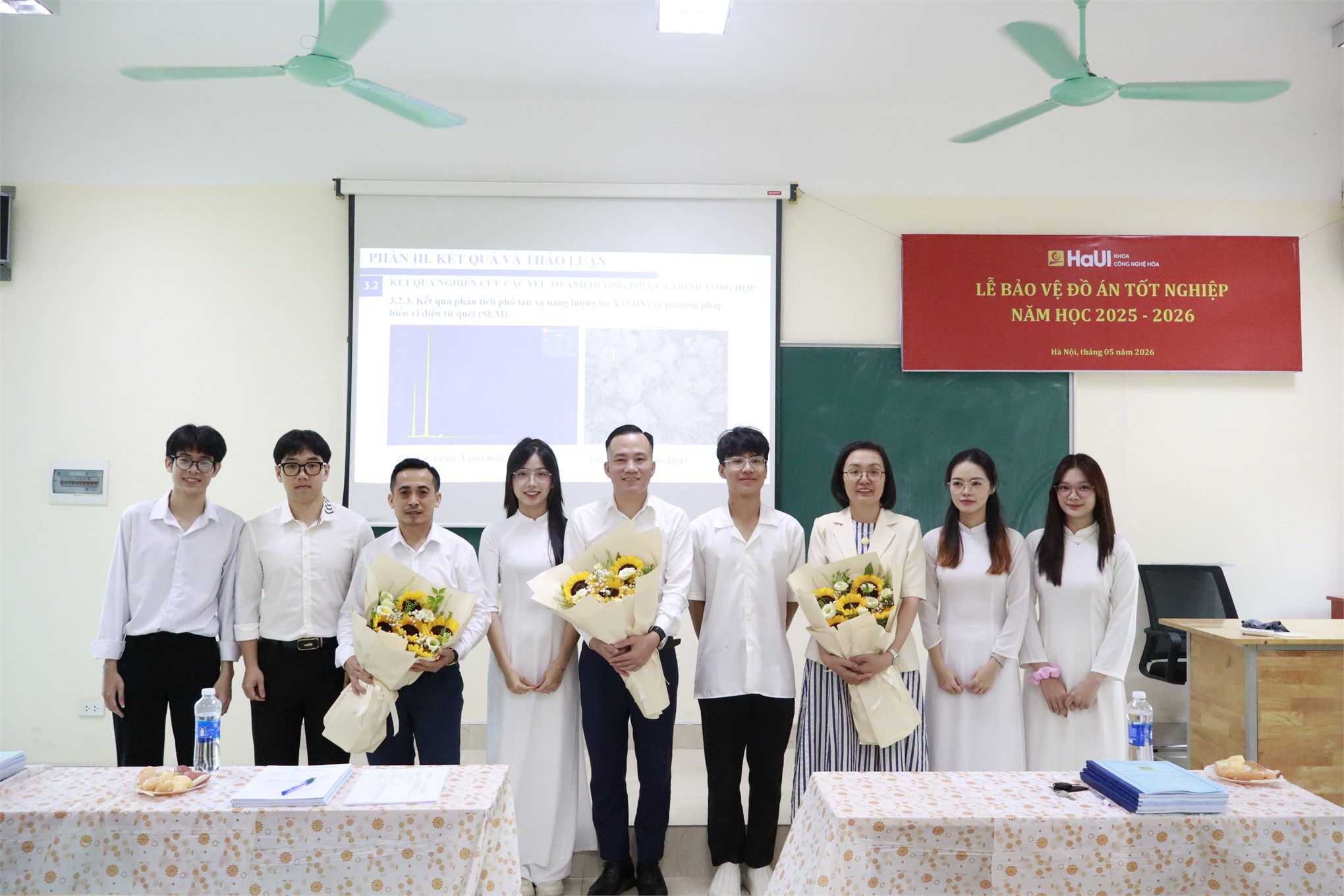 LỄ BẢO VỆ KHÓA LUẬN TỐT NGHIỆP CỦA SINH VIÊN NGÀNH CÔNG NGHỆ KỸ THUẬT HÓA HỌC