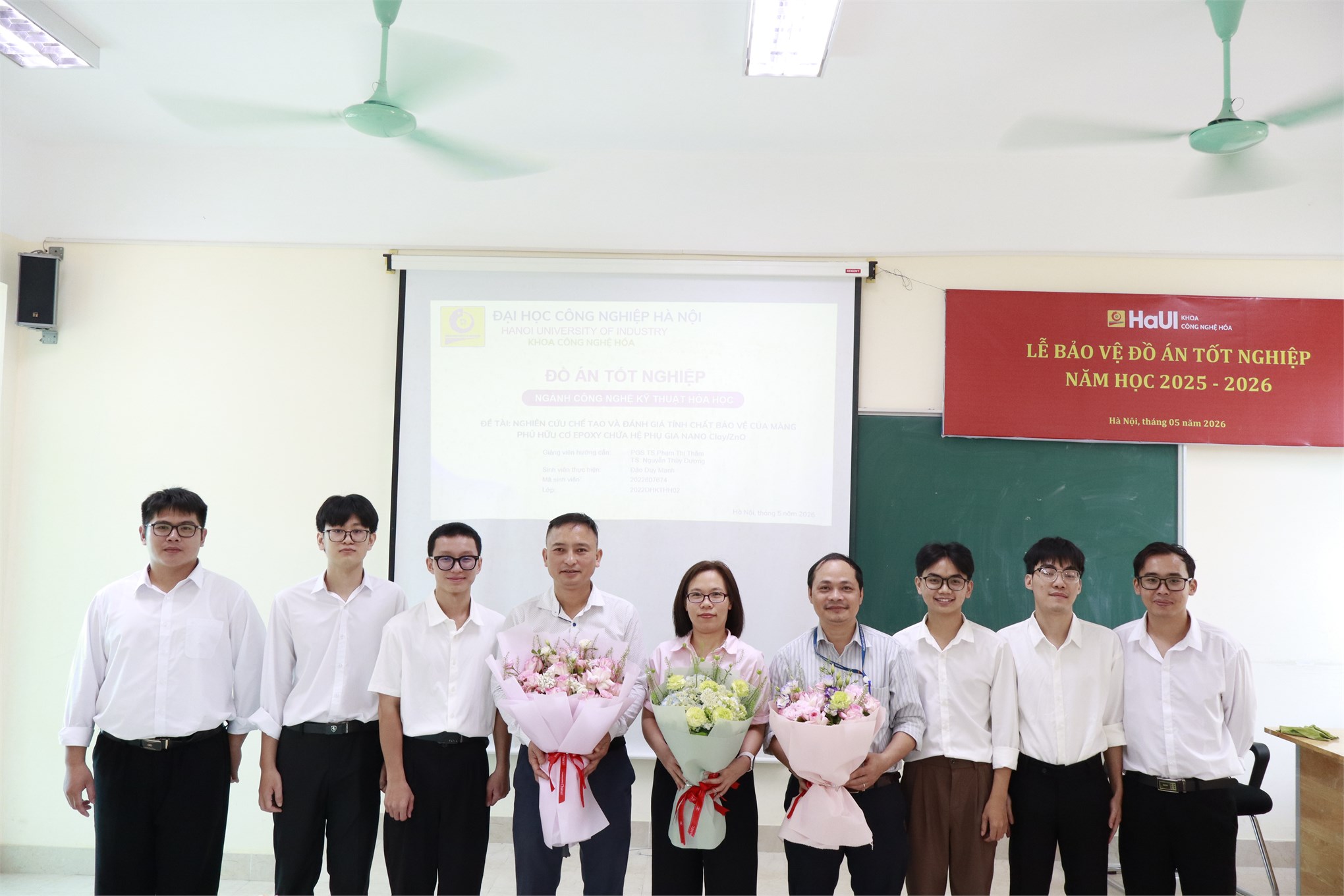 LỄ BẢO VỆ KHÓA LUẬN TỐT NGHIỆP CỦA SINH VIÊN NGÀNH CÔNG NGHỆ KỸ THUẬT HÓA HỌC