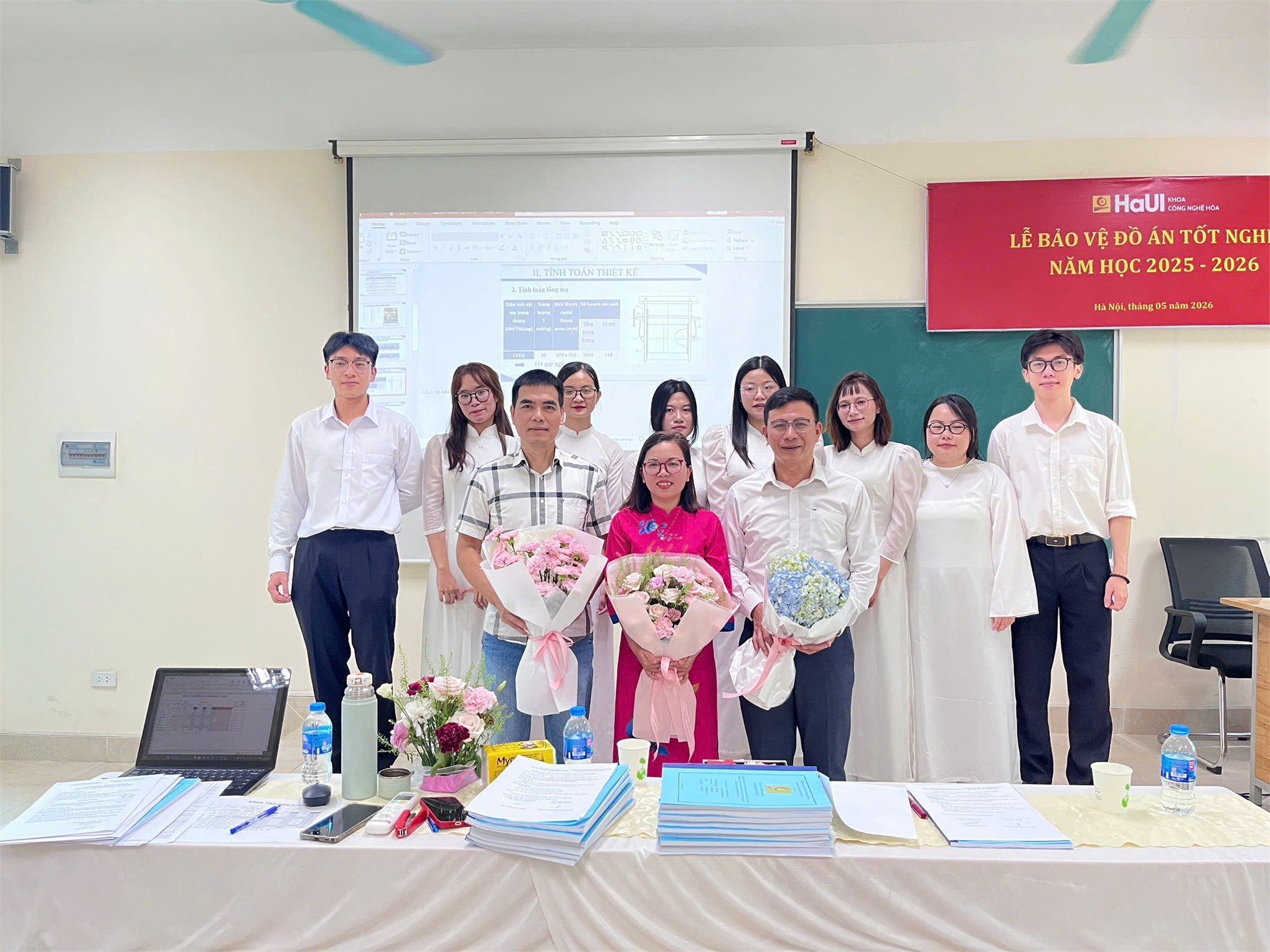 LỄ BẢO VỆ KHÓA LUẬN TỐT NGHIỆP CỦA SINH VIÊN NGÀNH CÔNG NGHỆ KỸ THUẬT HÓA HỌC