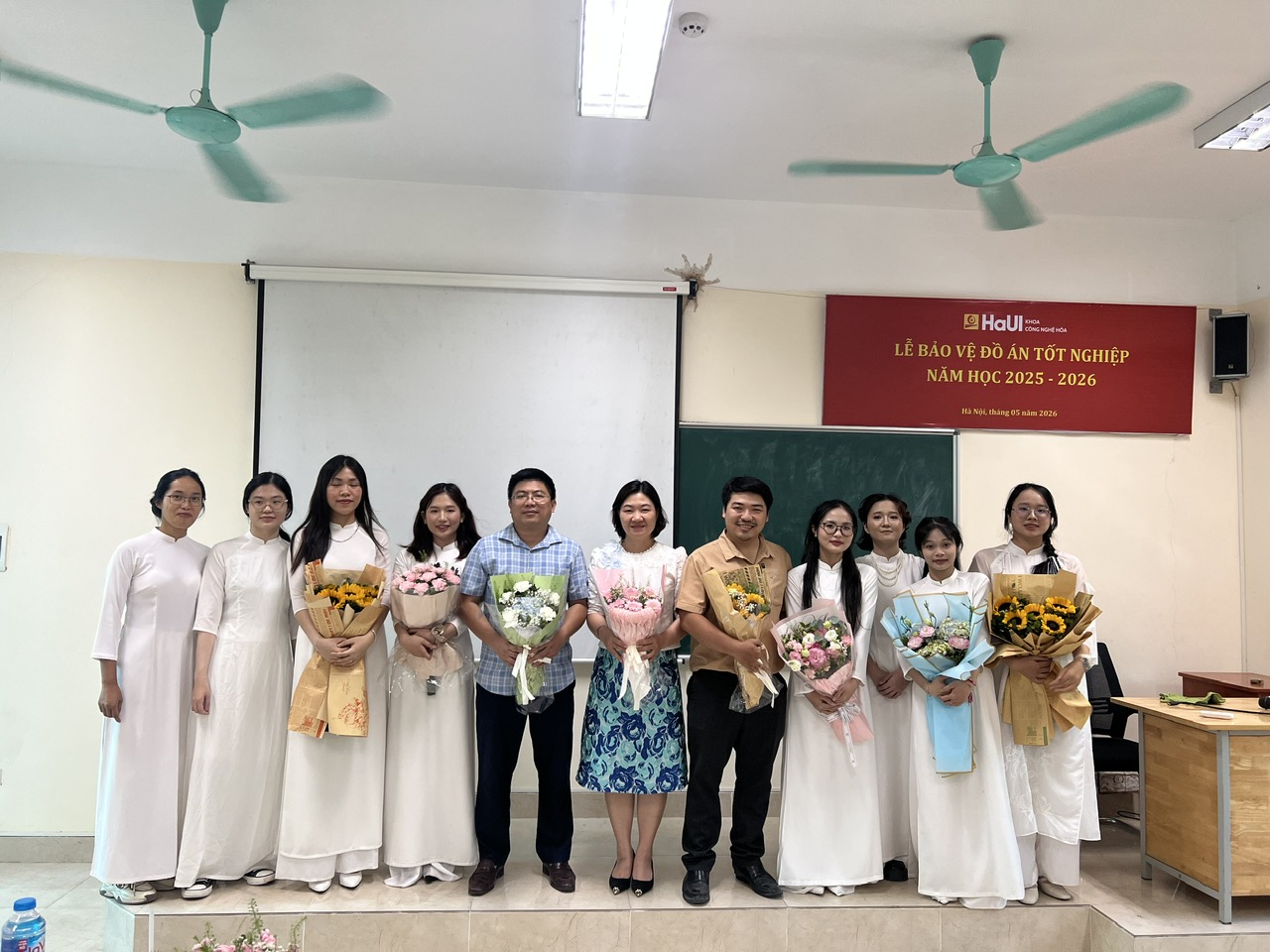 SINH VIÊN NGÀNH CÔNG NGHỆ THỰC PHẨM BẢO VỆ KHÓA LUẬN TỐT NGHIỆP ĐẠI HỌC