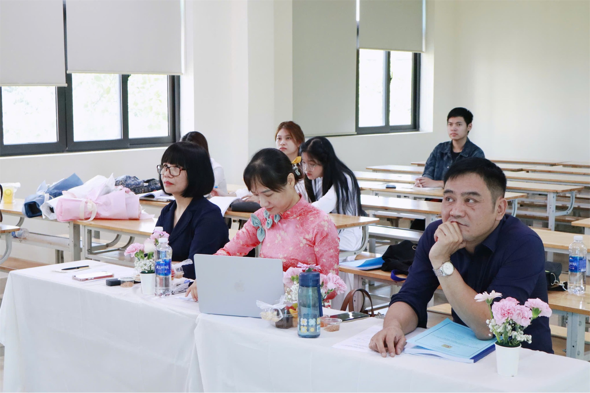 LỄ BẢO VỆ KHÓA LUẬN TỐT NGHIỆP CỦA SINH VIÊN NGÀNH HÓA DƯỢC