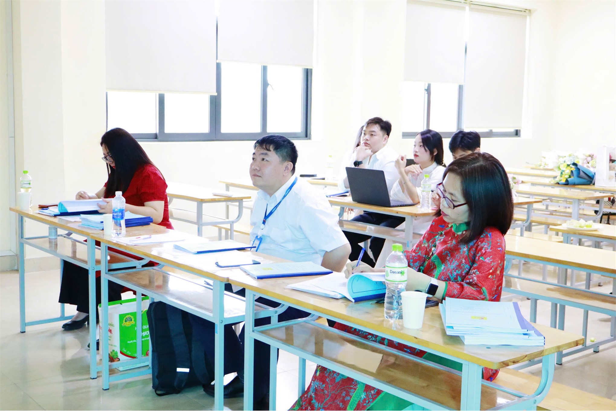 LỄ BẢO VỆ KHÓA LUẬN TỐT NGHIỆP CỦA SINH VIÊN NGÀNH HÓA DƯỢC