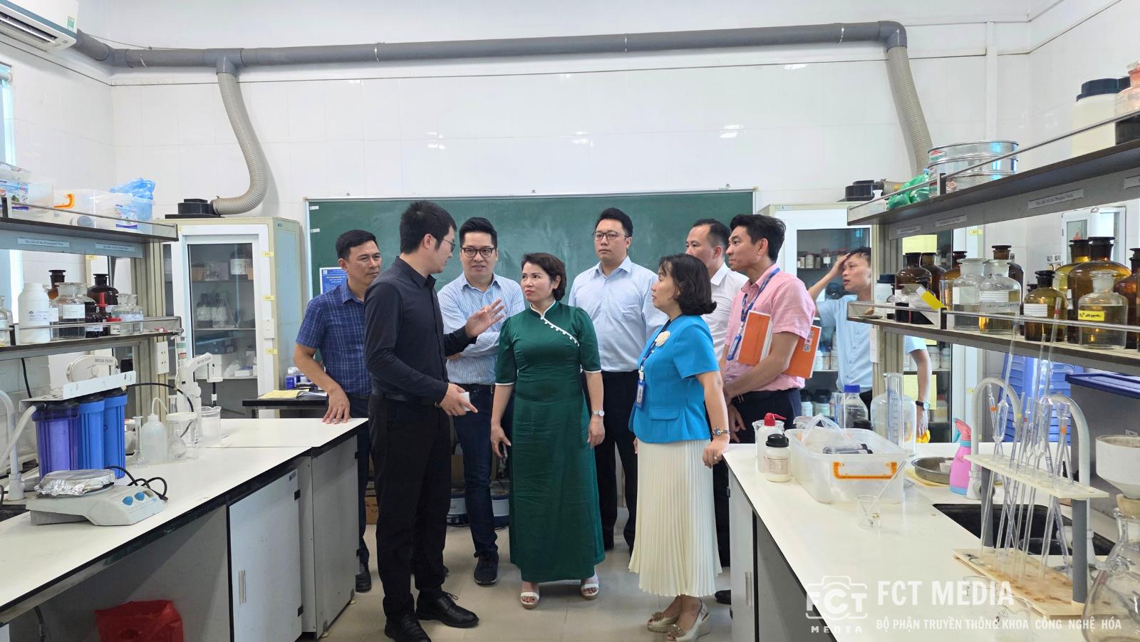 CÔNG TY TNHH THIẾT BỊ TIẾT KIỆM NĂNG LƯỢNG QUẢNG ĐÔNG AUBERT, TRUNG QUỐC ĐẾN THĂM VÀ LÀM VIỆC VỚI KHOA CÔNG NGHỆ HÓA
