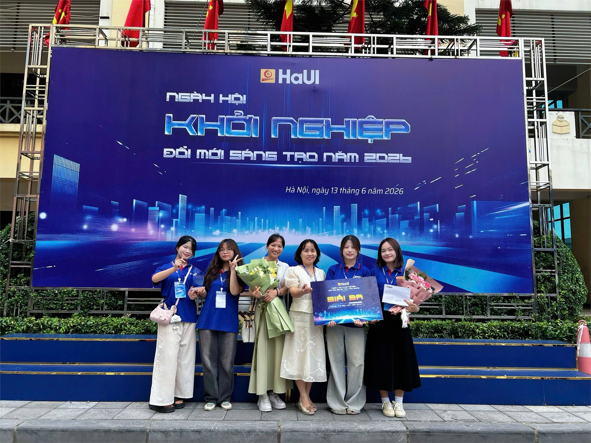 Ngày hội Khởi nghiệp, đổi mới sáng tạo năm 2026: Sinh viên Khoa Công nghệ Hóa tạo dấu ấn với những sản phẩm ứng dụng trong đời sống
