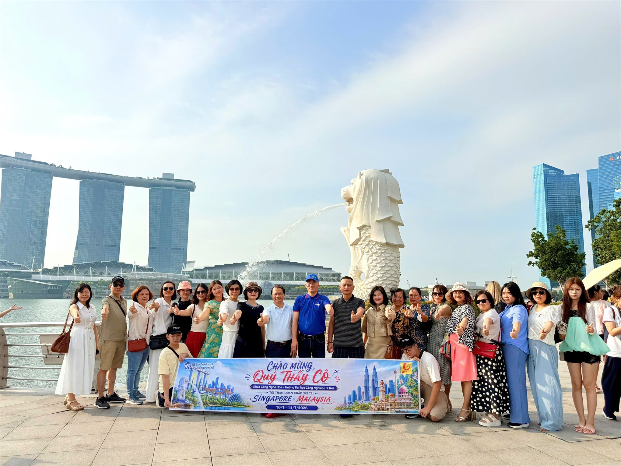 Giảng viên Khoa Công nghệ Hóa lan tỏa tinh thần đoàn kết trong chuyến tham quan, nghỉ mát hè Singapore – Malaysia