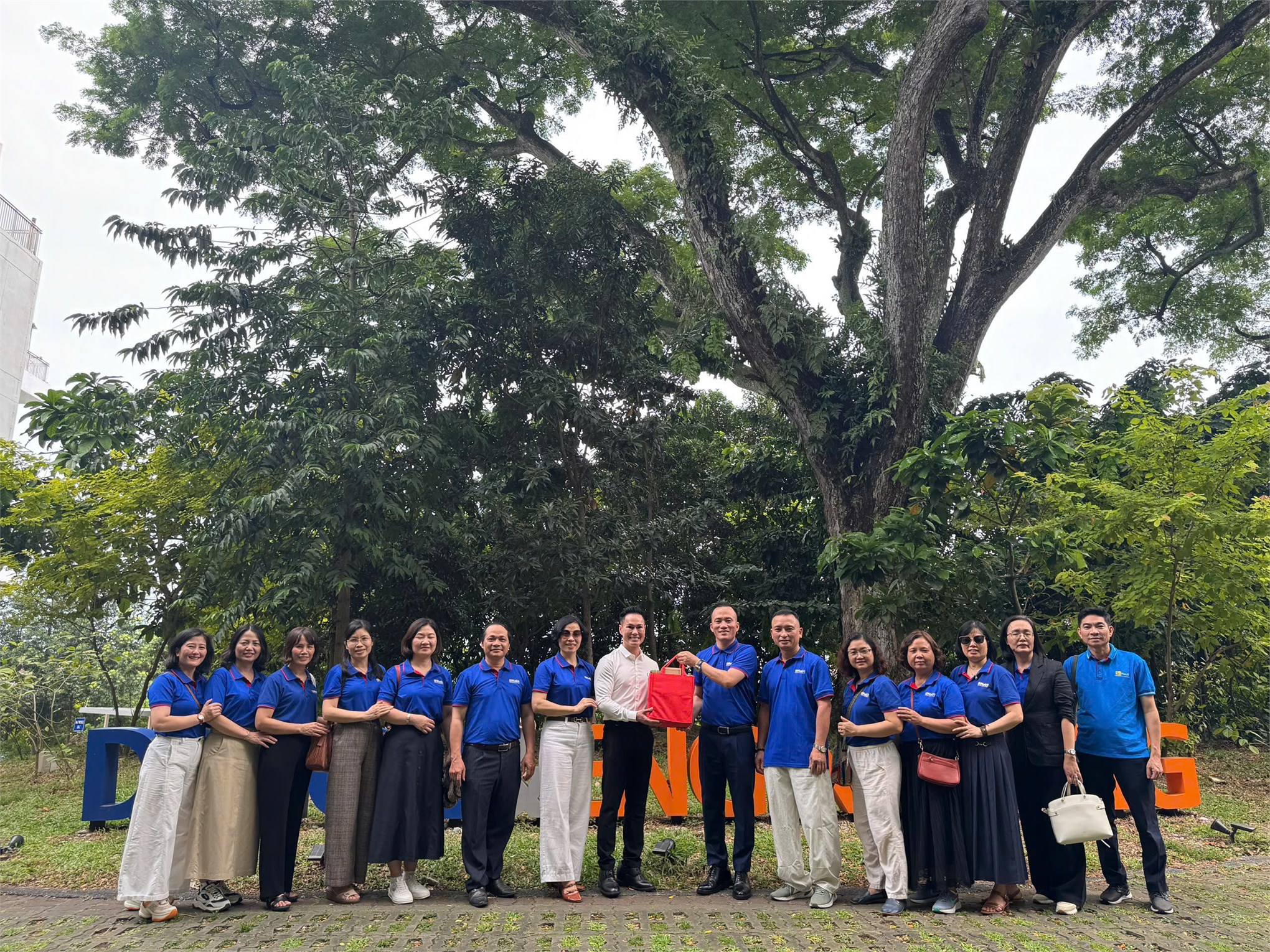 Đoàn giảng viên Khoa Công nghệ Hóa tham quan, học tập và trải nghiệm tại Trường Đại học Quốc gia Singapore