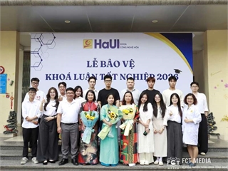SINH VIÊN NGÀNH CÔNG NGHỆ KỸ THUẬT MÔI TRƯỜNG BẢO VỆ KHÓA LUẬN TỐT NGHIỆP