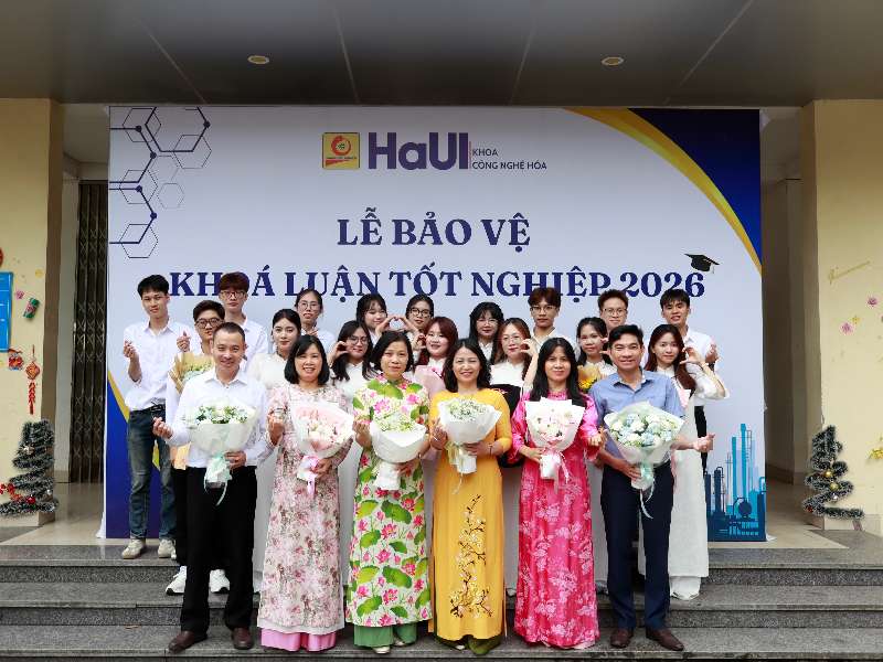 LỄ BẢO VỆ KHÓA LUẬN TỐT NGHIỆP CỦA SINH VIÊN NGÀNH CÔNG NGHỆ KỸ THUẬT HÓA HỌC